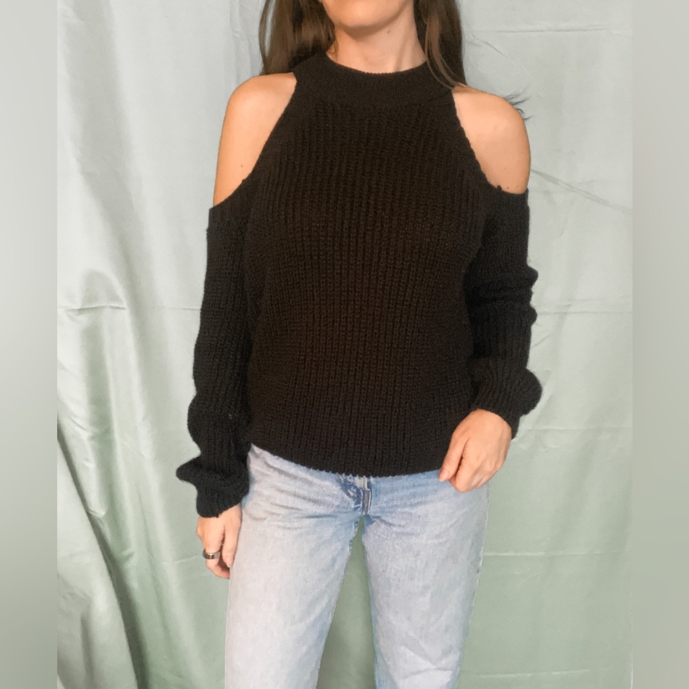 Cut-out shoulder sweater